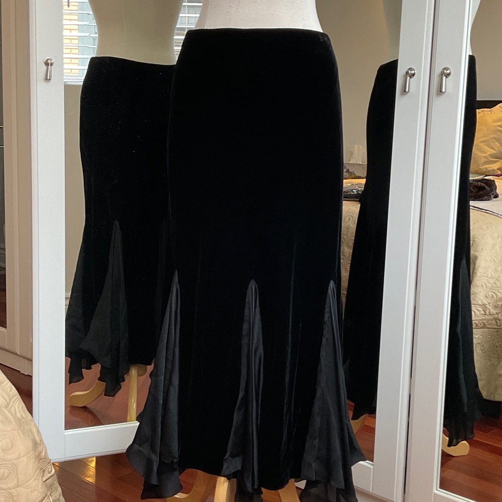 Women's Lauren By Ralph Lauren Black Velvet & Silk Midi Skirt / Size Small